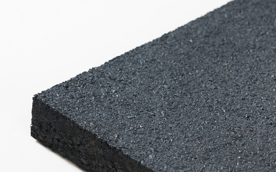 کفپوش گرانولی؛ راهنمای انتخاب مقاوم‌ ترین پوشش برای فضاهای ورزشی و صنعتی