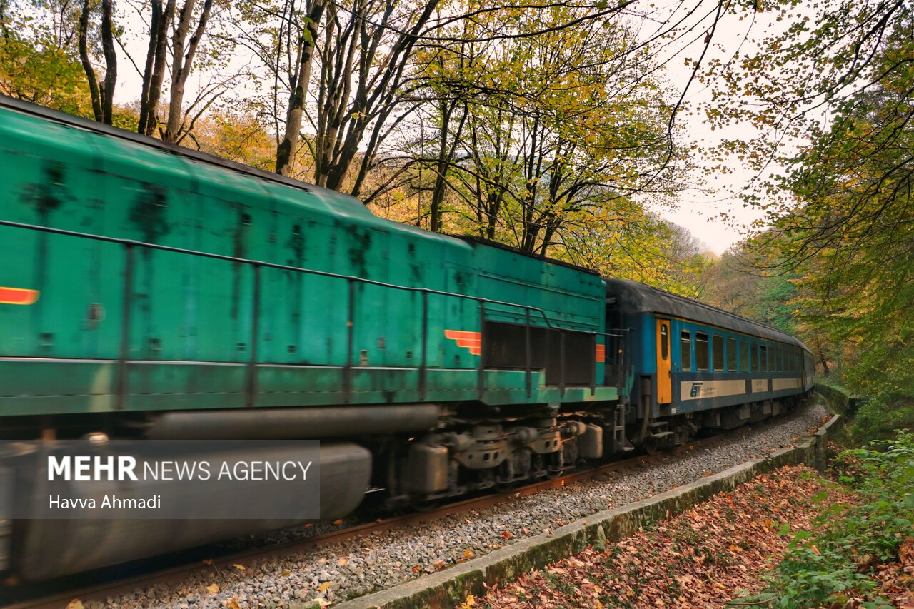 حمل ریلی کلینکر سیمان دورود به شلمچه آغاز شد