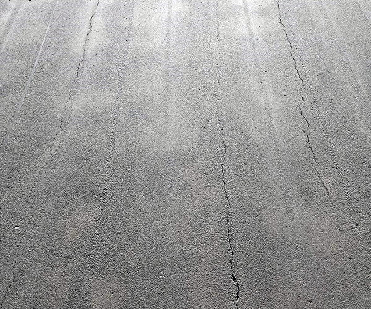 مثال ترکهای ناشی از نشست پلاستیکی در بتن